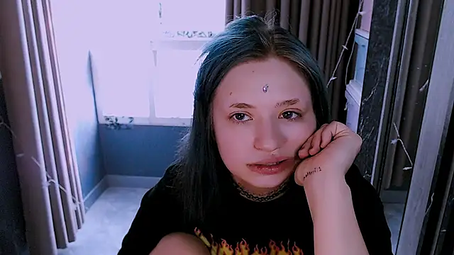 Snapshot of candy_lina chatting on 10/19/25, 08:17 candy lina online show from 10/19/25, 08:17