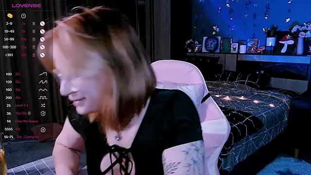 Snapshot of candy_lina chatting on 09/13/25, 02:17 candy lina online show from 09/13/25, 02:17