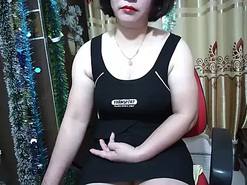 Snapshot of Mama-BigPussy chatting on 05/18/26, 11:42 Mama-BigPussy online show from 05/18/26, 11:42