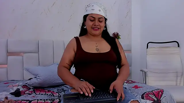Snapshot of Sasha_pearz chatting on 10/08/25, 03:19 Sasha pearz online show from 10/08/25, 03:19