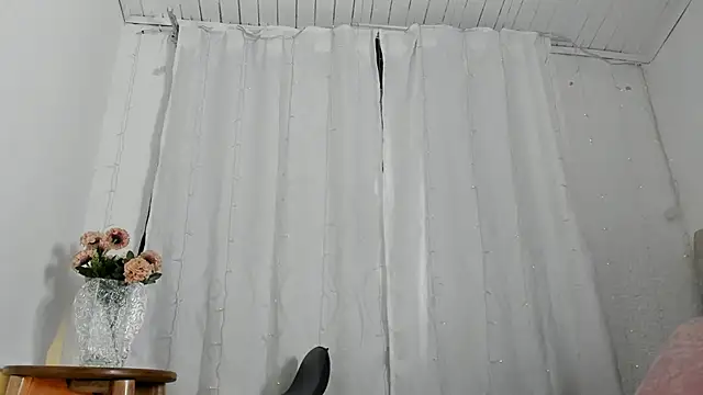 Snapshot of Zara_dulce chatting on 03/19/25, 12:12 Zara dulce online show from 03/19/25, 12:12