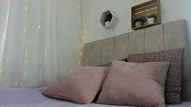 Snapshot of Zara_dulce chatting on 03/18/25, 12:50 Zara dulce online show from 03/18/25, 12:50