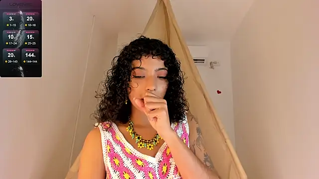 Ariella Ruiz online show from 10/21/25, 12:04