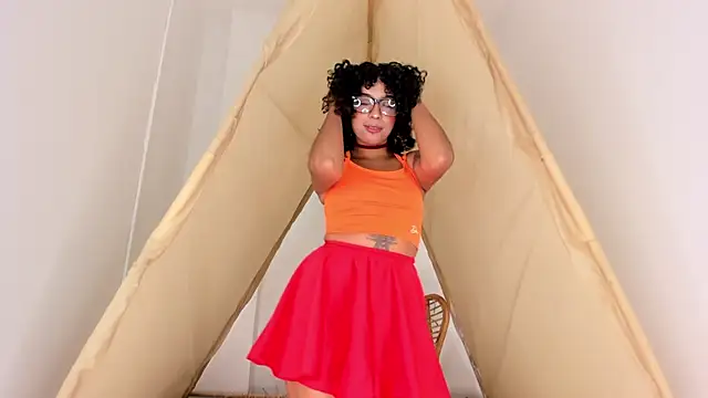 Ariella Ruiz online show from 10/30/25, 12:14