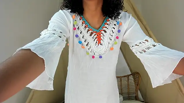 Ariella Ruiz online show from 10/12/25, 12:06