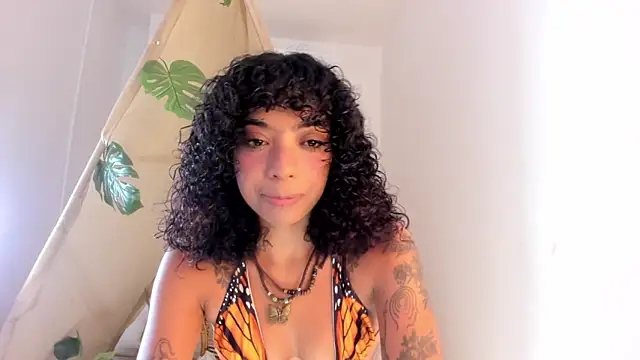 Ariella Ruiz online show from 11/14/25, 11:58