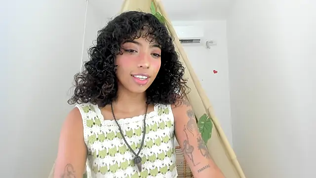 Ariella Ruiz online show from 12/02/25, 12:07