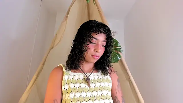 Ariella Ruiz online show from 11/07/25, 11:59