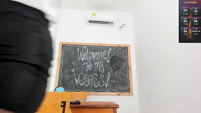 Ariella Ruiz online show from 11/28/25, 12:16