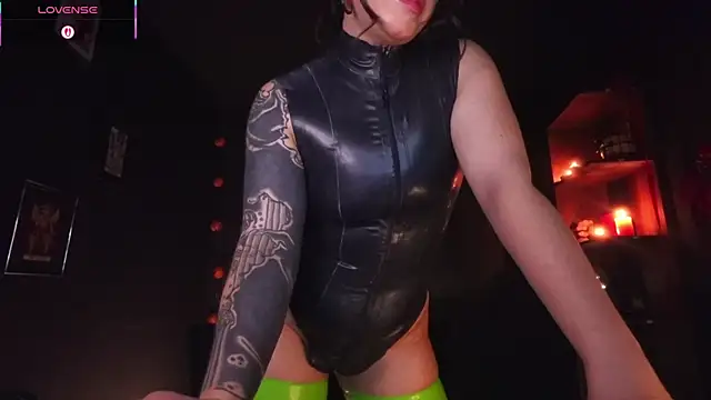 YourMissAlice online show from 12/01/25, 07:59