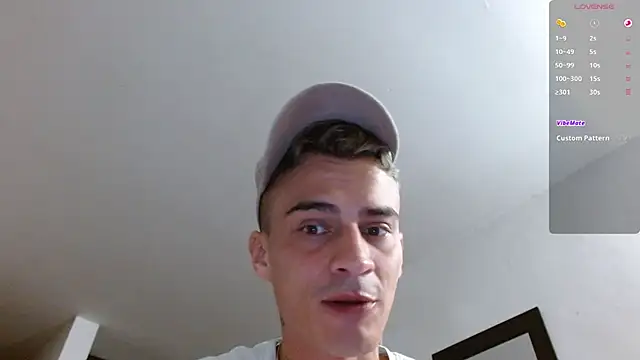 Snapshot of bray_hotboy777 chatting on 11/13/25, 11:41 bray hotboy777 online show from 11/13/25, 11:41