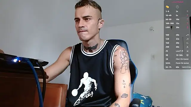 Snapshot of bray_hotboy777 chatting on 11/26/25, 02:06 bray hotboy777 online show from 11/26/25, 02:06