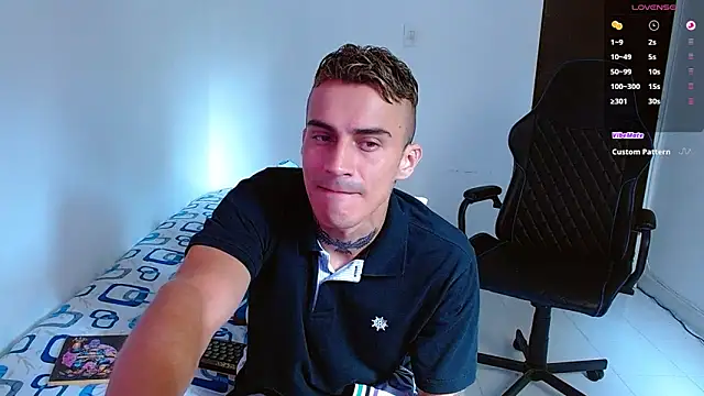 Snapshot of bray_hotboy777 chatting on 10/30/25, 03:53 bray hotboy777 online show from 10/30/25, 03:53