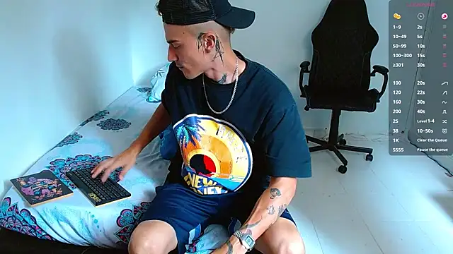 Snapshot of bray_hotboy777 chatting on 09/19/25, 01:59 bray hotboy777 online show from 09/19/25, 01:59