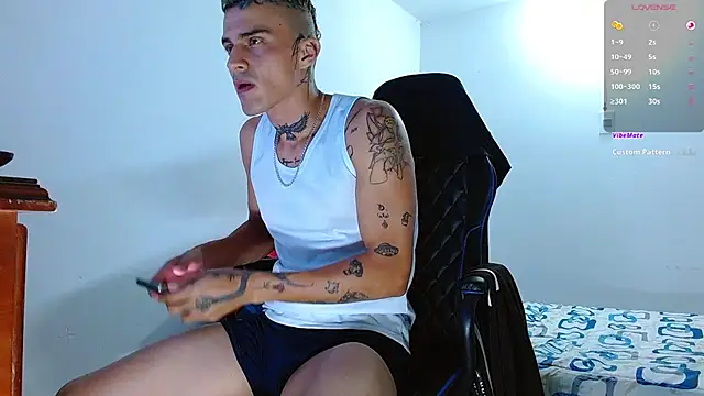 Snapshot of bray_hotboy777 chatting on 11/11/25, 03:12 bray hotboy777 online show from 11/11/25, 03:12