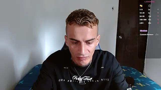 Snapshot of bray_hotboy777 chatting on 12/21/25, 03:25 bray hotboy777 online show from 12/21/25, 03:25