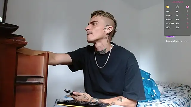 Snapshot of bray_hotboy777 chatting on 10/25/25, 03:56 bray hotboy777 online show from 10/25/25, 03:56