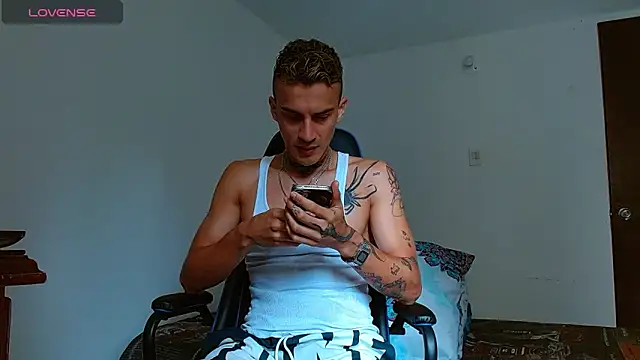 Snapshot of bray_hotboy777 chatting on 11/01/25, 01:38 bray hotboy777 online show from 11/01/25, 01:38