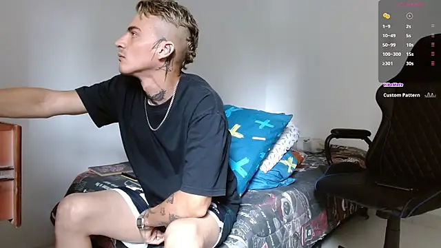 Snapshot of bray_hotboy777 chatting on 10/26/25, 02:17 bray hotboy777 online show from 10/26/25, 02:17