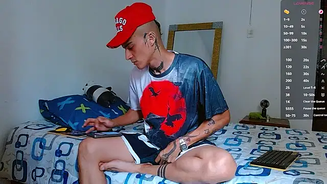 Snapshot of bray_hotboy777 chatting on 11/15/25, 07:18 bray hotboy777 online show from 11/15/25, 07:18