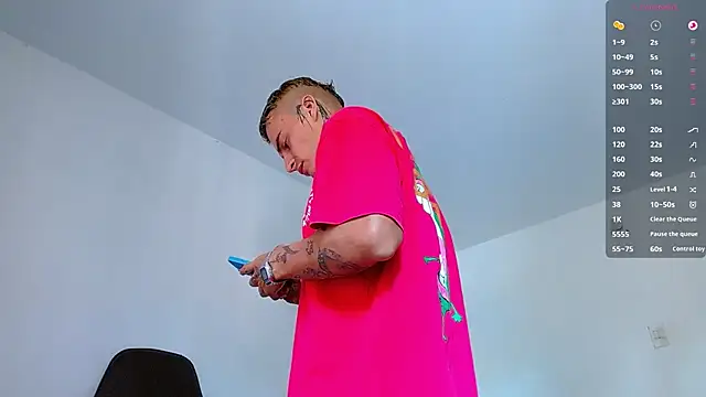 Snapshot of bray_hotboy777 chatting on 12/14/25, 04:12 bray hotboy777 online show from 12/14/25, 04:12