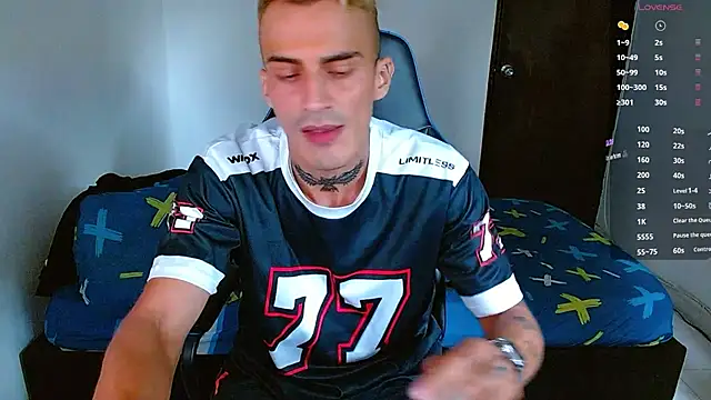 Snapshot of bray_hotboy777 chatting on 12/20/25, 08:44 bray hotboy777 online show from 12/20/25, 08:44