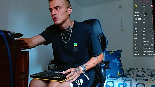 Snapshot of bray_hotboy777 chatting on 11/12/25, 03:05 bray hotboy777 online show from 11/12/25, 03:05