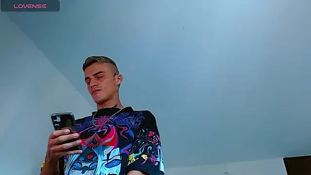 Snapshot of bray_hotboy777 chatting on 11/27/25, 03:56 bray hotboy777 online show from 11/27/25, 03:56