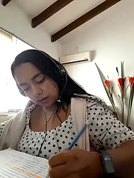 Snapshot of MarianaByanchi chatting on 03/19/25, 04:45 MarianaByanchi online show from 03/19/25, 04:45