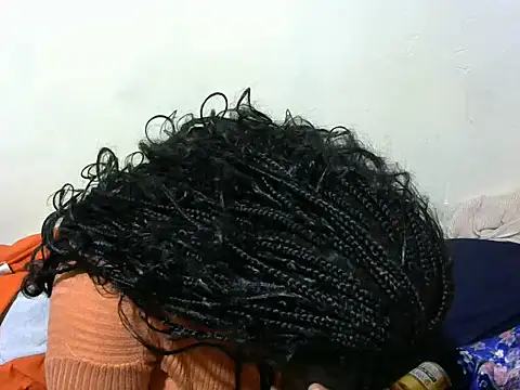 Snapshot of Thicky_kyla chatting on 10/18/25, 07:16 Thicky kyla online show from 10/18/25, 07:16