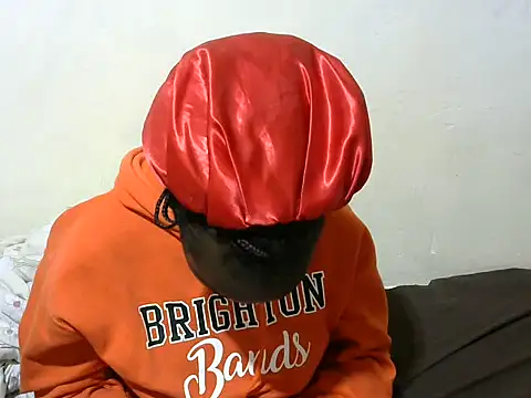 Snapshot of Thicky_kyla chatting on 09/26/25, 01:18 Thicky kyla online show from 09/26/25, 01:18