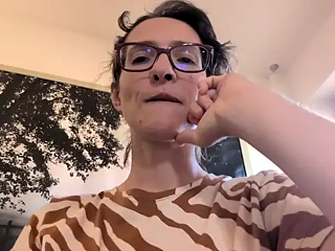 Snapshot of Milky_hairy_mommy chatting on 06/27/26, 02:45 Milky hairy mommy online show from 06/27/26, 02:45