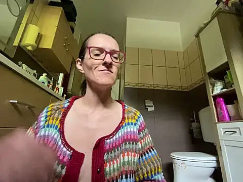 Snapshot of Milky_hairy_mommy chatting on 04/22/26, 11:06 Milky hairy mommy online show from 04/22/26, 11:06