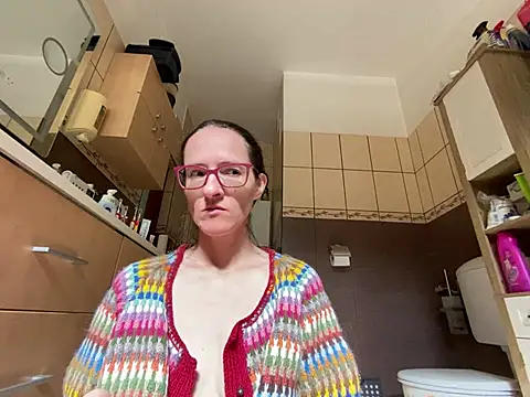 Snapshot of Milky_hairy_mommy chatting on 04/23/26, 07:37 Milky hairy mommy online show from 04/23/26, 07:37