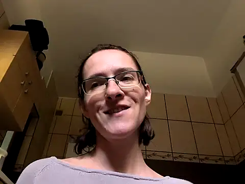 Snapshot of Milky_hairy_mommy chatting on 10/17/25, 10:39 Milky hairy mommy online show from 10/17/25, 10:39