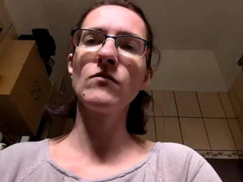 Snapshot of Milky_hairy_mommy chatting on 10/21/25, 08:14 Milky hairy mommy online show from 10/21/25, 08:14