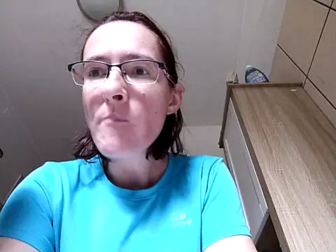 Snapshot of Milky_hairy_mommy chatting on 10/09/25, 08:26 Milky hairy mommy online show from 10/09/25, 08:26