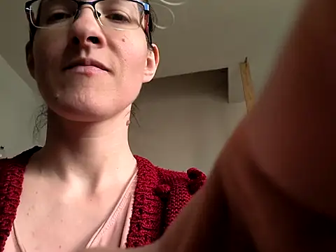 Snapshot of Milky_hairy_mommy chatting on 03/16/25, 10:22 Milky hairy mommy online show from 03/16/25, 10:22