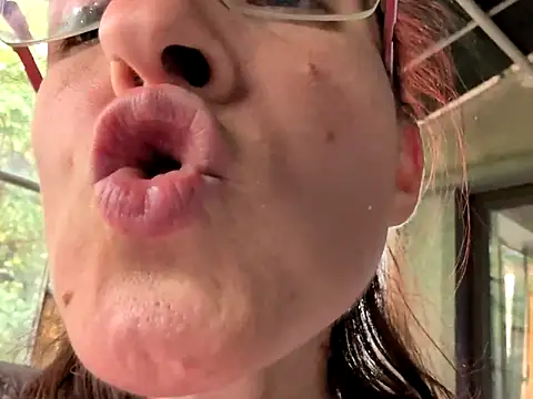 Snapshot of Milky_hairy_mommy chatting on 09/24/25, 02:34 Milky hairy mommy online show from 09/24/25, 02:34