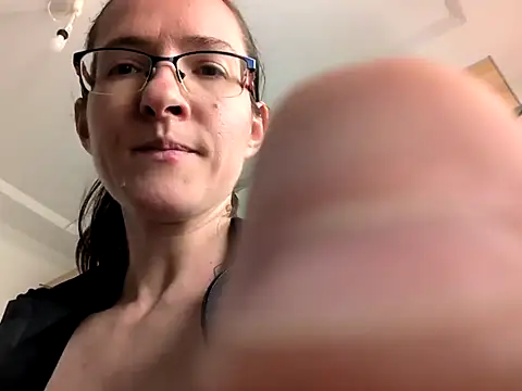 Snapshot of Milky_hairy_mommy chatting on 03/18/25, 10:07 Milky hairy mommy online show from 03/18/25, 10:07