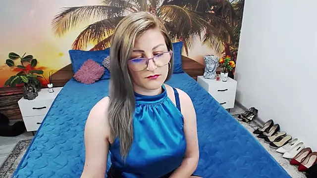 Snapshot of eviajoness chatting on 02/12/25, 12:16 eviajoness online show from 02/12/25, 12:16