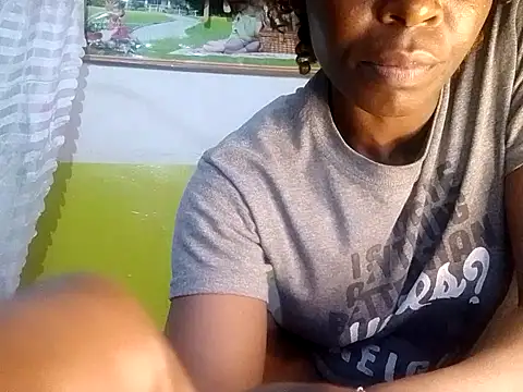 Snapshot of Claris2 chatting on 10/03/25, 08:21 Claris2 online show from 10/03/25, 08:21