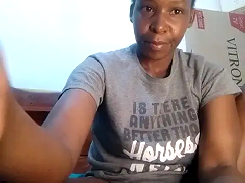 Snapshot of Claris2 chatting on 11/26/25, 08:53 Claris2 online show from 11/26/25, 08:53