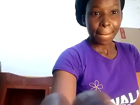 Snapshot of Claris2 chatting on 10/18/25, 08:11 Claris2 online show from 10/18/25, 08:11