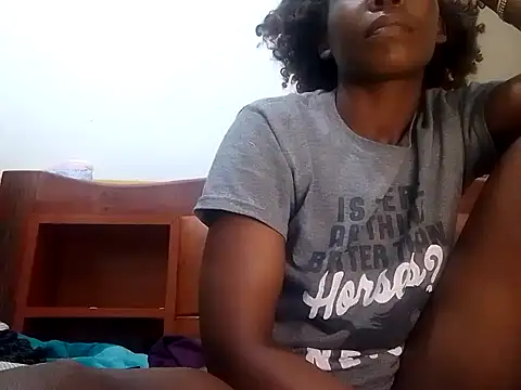 Snapshot of Claris2 chatting on 10/08/25, 08:42 Claris2 online show from 10/08/25, 08:42