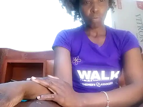 Snapshot of Claris2 chatting on 09/23/25, 07:10 Claris2 online show from 09/23/25, 07:10