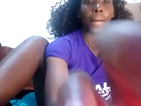 Snapshot of Claris2 chatting on 10/23/25, 01:43 Claris2 online show from 10/23/25, 01:43