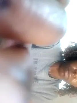 Snapshot of Claris2 chatting on 10/10/25, 04:02 Claris2 online show from 10/10/25, 04:02