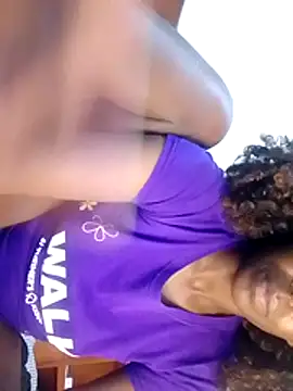 Snapshot of Claris2 chatting on 10/26/25, 07:03 Claris2 online show from 10/26/25, 07:03