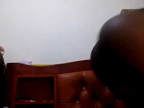 Snapshot of Claris2 chatting on 10/05/25, 07:15 Claris2 online show from 10/05/25, 07:15